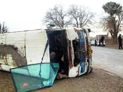واژگونی سرویس مدرسه در جاده نیشابور-سبزوار ۱۴ مصدوم برجا گذاشت