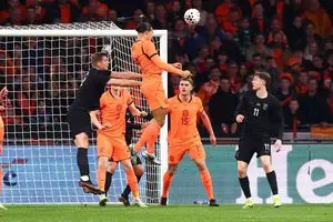 هلند ۲-۱ نروژ ؛ ادای احترام به کرویف با کامبک