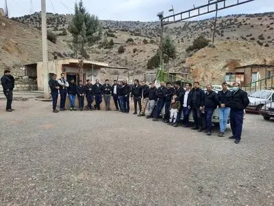 تجمع سه روزه کارگران نگهبان پیمانی معدن زغال سنگ سنگرود/ کسی پاسخگو نیست