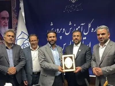 تجلیل از نخستین مجری «پویش قرار آموزشی» در سطح فارس