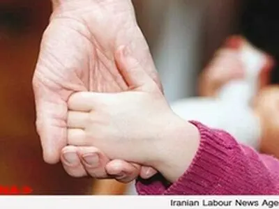 واگذاری سرپرستی کودک بی‌سرپرست به زنان مجرد؛ فرصت یا تهدید