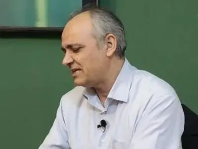 زیدآبادی : پزشکیان بعد از حذف همتی و ظریف از دولت، ۳ راه پیش رو دارد / به رغم هزینه های شخصی استعفا کند یا کابینه کاملا تسلیم مجلس شود یا... 