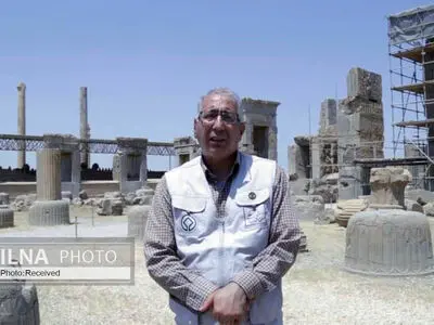 تخت جمشید بی‌نصیب از حضور الواح گلی و سردیس سرباز هخامنشی/ حضور تحصیلکرده‌ها و کاسبی آن‌ها در ازای تخریب آثار تاریخی/ مصالح مرمتگران بدون مرز به داد تخت جمشید بدون اعتبارات رسید