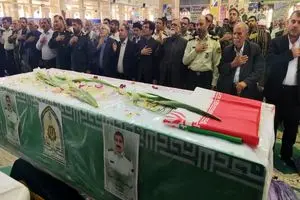 شهید سرهنگ غلامرضا جمشیدی‌پور در کنار همرزمان شهیدش آرام گرفت