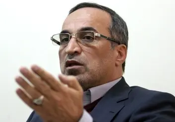 واعظ آشتیانی: اگر وزارت ورزش پرسپولیسی است دلیل نمی‌شود به این تیم توجه بیشتری نشان دهد/ استقلالی هستم ولی مثل بعضی‌ها شال تکان نمی‌دهم