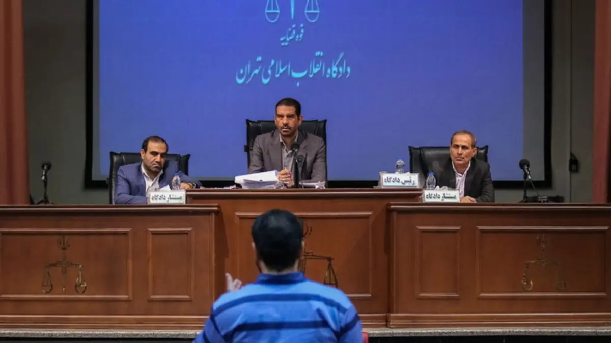 جزئیات برگزاری چهارمین جلسه دادگاه برخی از مدیران سابق بانک مرکزی/ پخش فیلمی درباره جاسازی ۲۰۰ هزار دلار در یک کوله‌پشتی