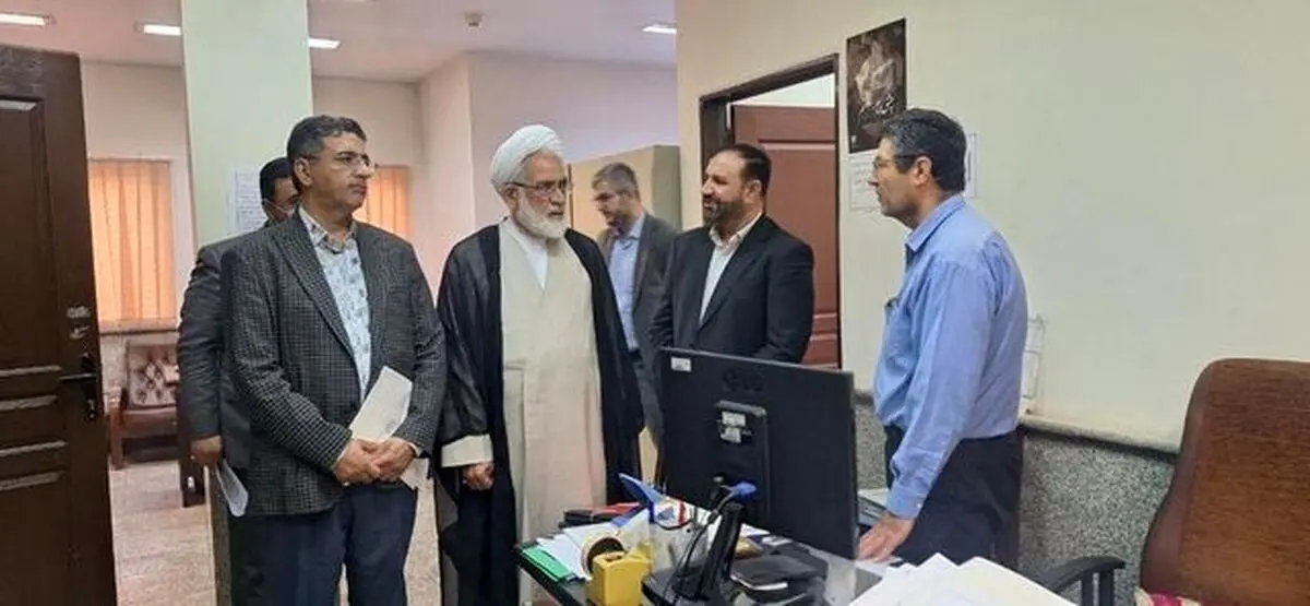 دستگاههای قضایی و انتظامی برای حفظ امنیت مردم و حراست از اموال آنها پا به کار هستند