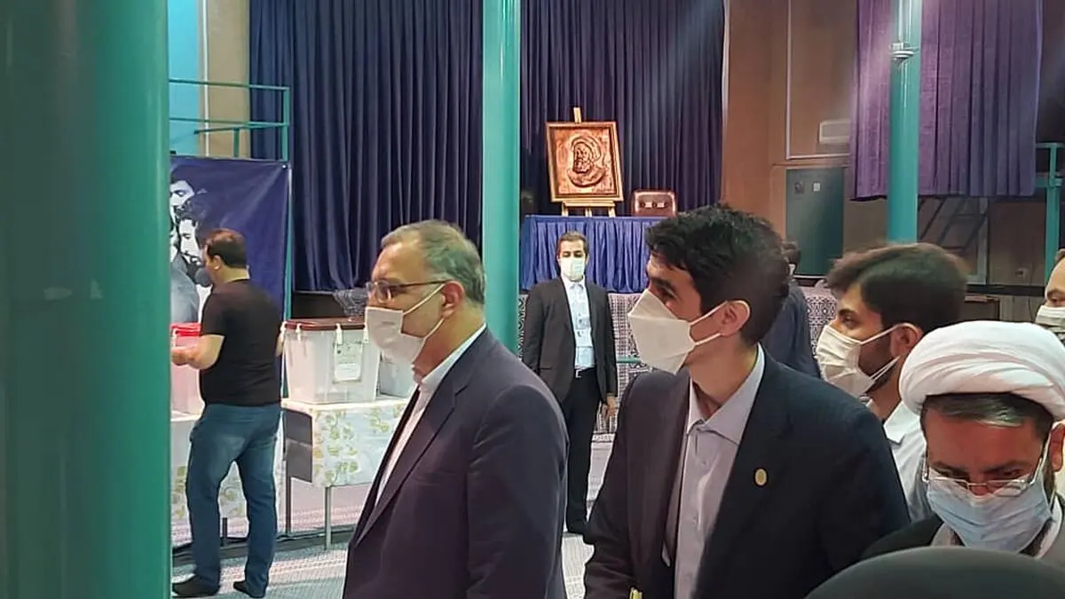 زاکانی در حسینیه جماران رای خود را به صندوق انداخت