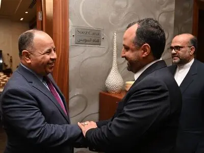 في أول زیارة منذ عقد.. وزیر الاقتصاد الإیراني یلتقی بنظیره المصري في القاهرة
