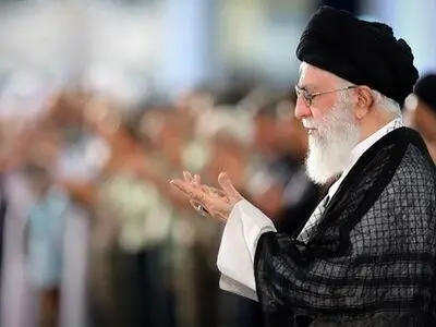 اقامه نماز رهبر انقلاب اسلامی بر پیکر شهید اسماعیل هنیه