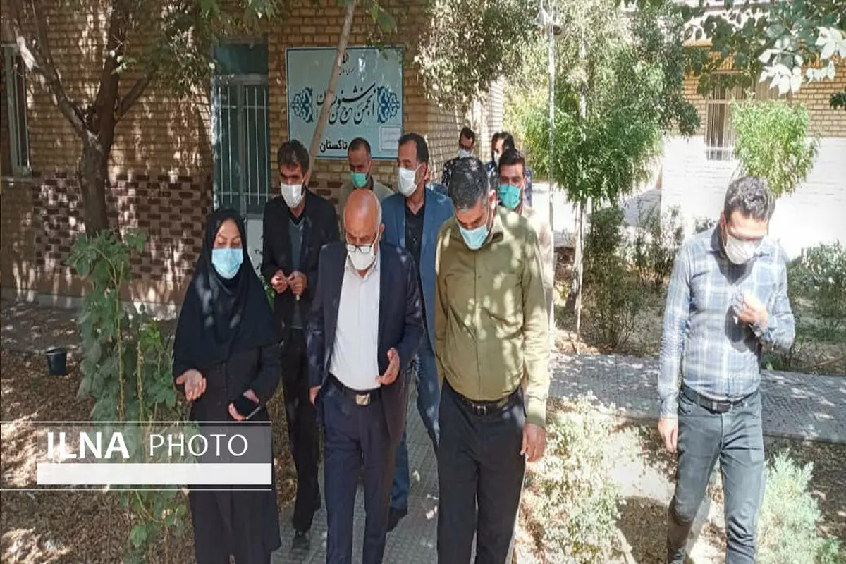 بازدید نماینده مجلس تاکستان از کتابخانه شهید بهشتی