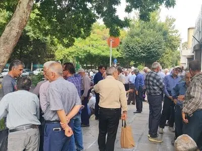 سومین روز تجمع بازنشستگان فولاد اصفهان مقابل استانداری 