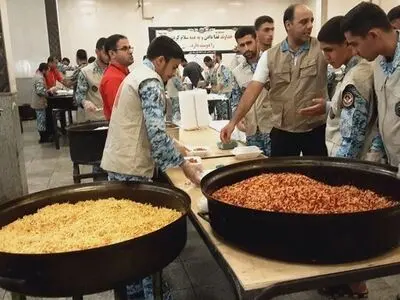 طبخ و توزیع ۱۰ هزار پرس غذای گرم در مناطق محروم استان تهران