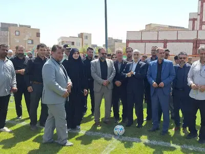 زمین چمن فوتبال در بوئین زهرا را افتتاح شد