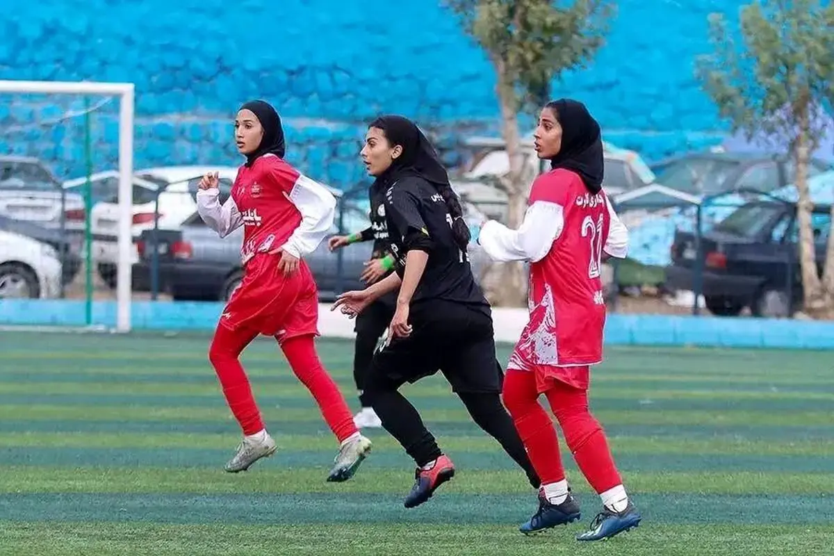  گل‌گهر صدرنشین میزبان پرسپولیس