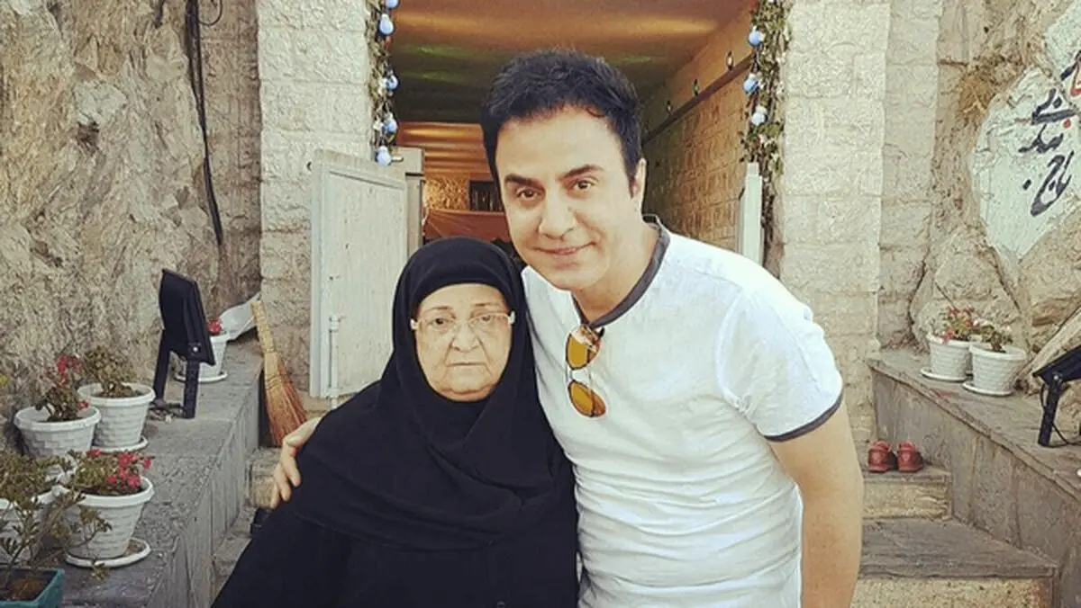 داریوش فرضیایی در غم از دست دادن مادر به سوگ نشست