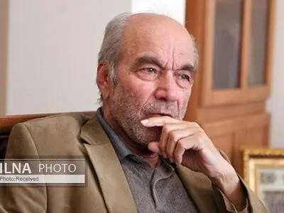 وظیفه فلسفه رفع مشکلات معیشتی و اجتماعی نیست/ فیلسوف نزاعی با سیاستمدار ندارد/ از فلسفه‌ی موجود و گسترشِ تعلیم فلسفه دفاع نمی‌­کنم