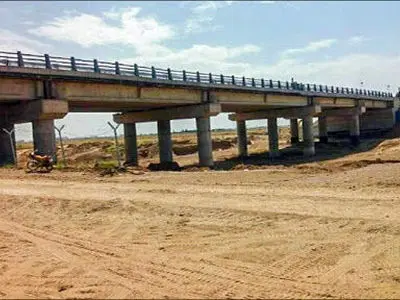 تدشین مشروع جسر حدودی "سرخس" بین إیران وترکمنستان