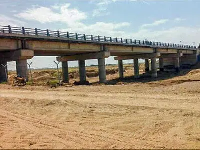 تدشین مشروع جسر حدودی "سرخس" بین إیران وترکمنستان
