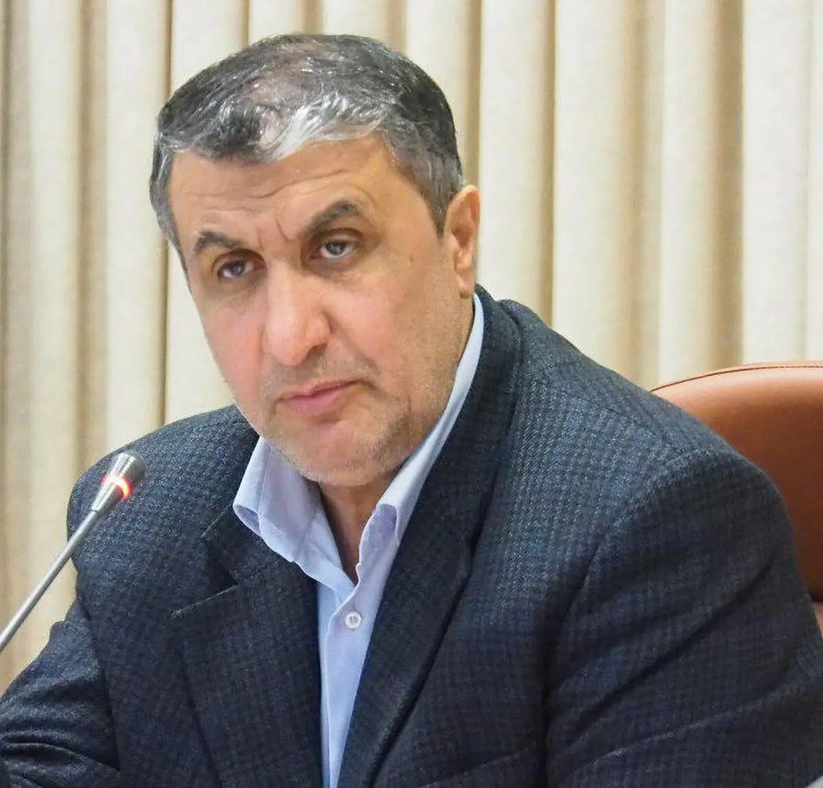 همه باید برای ایجاد اشتغال و تحقق جامعه پر نشاط در میدان باشند
