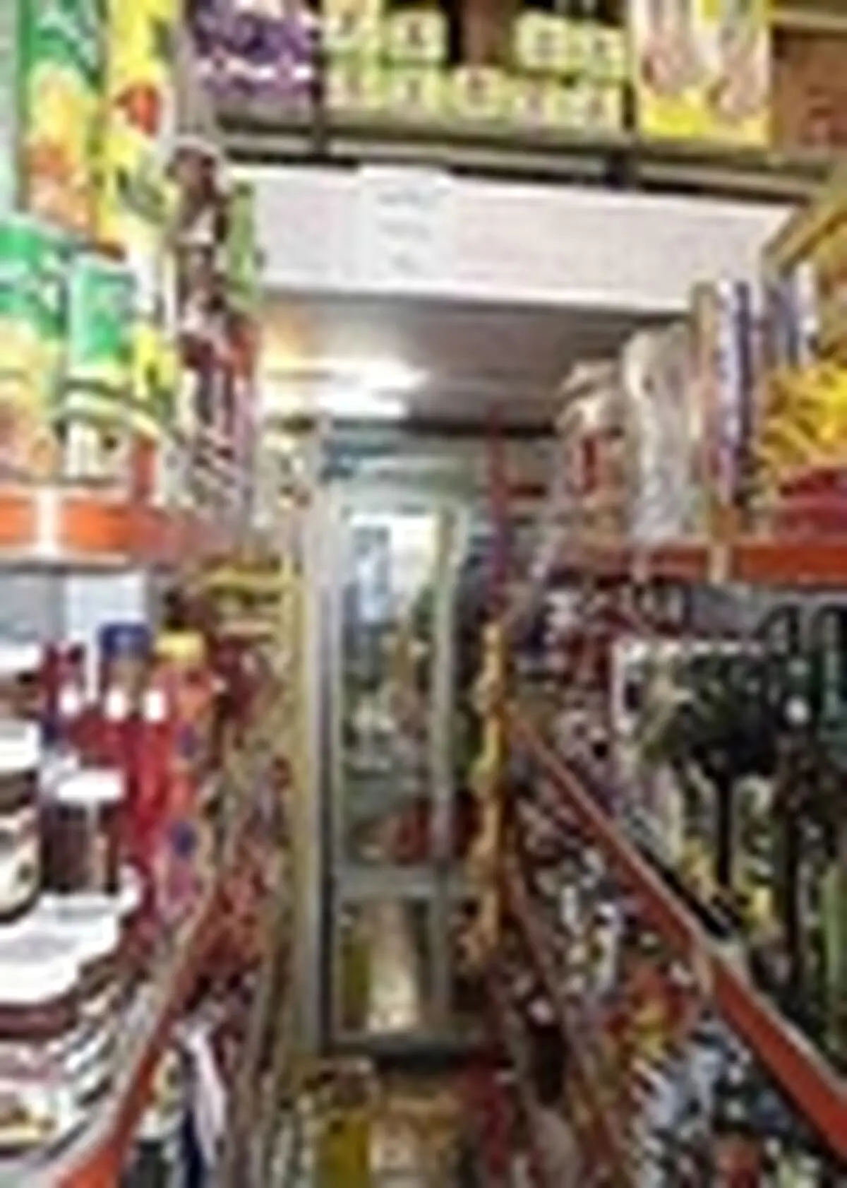 افزایش میزان واردات غیر قانونی مواد غذایی به کشور / واردات زیر زمینی سلامت مردم را به خطر می اندازد