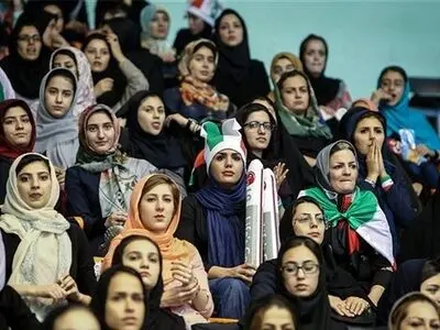 چتر نگاه سیاسی، مانع ورود بانوان به ورزشگاه‌ها