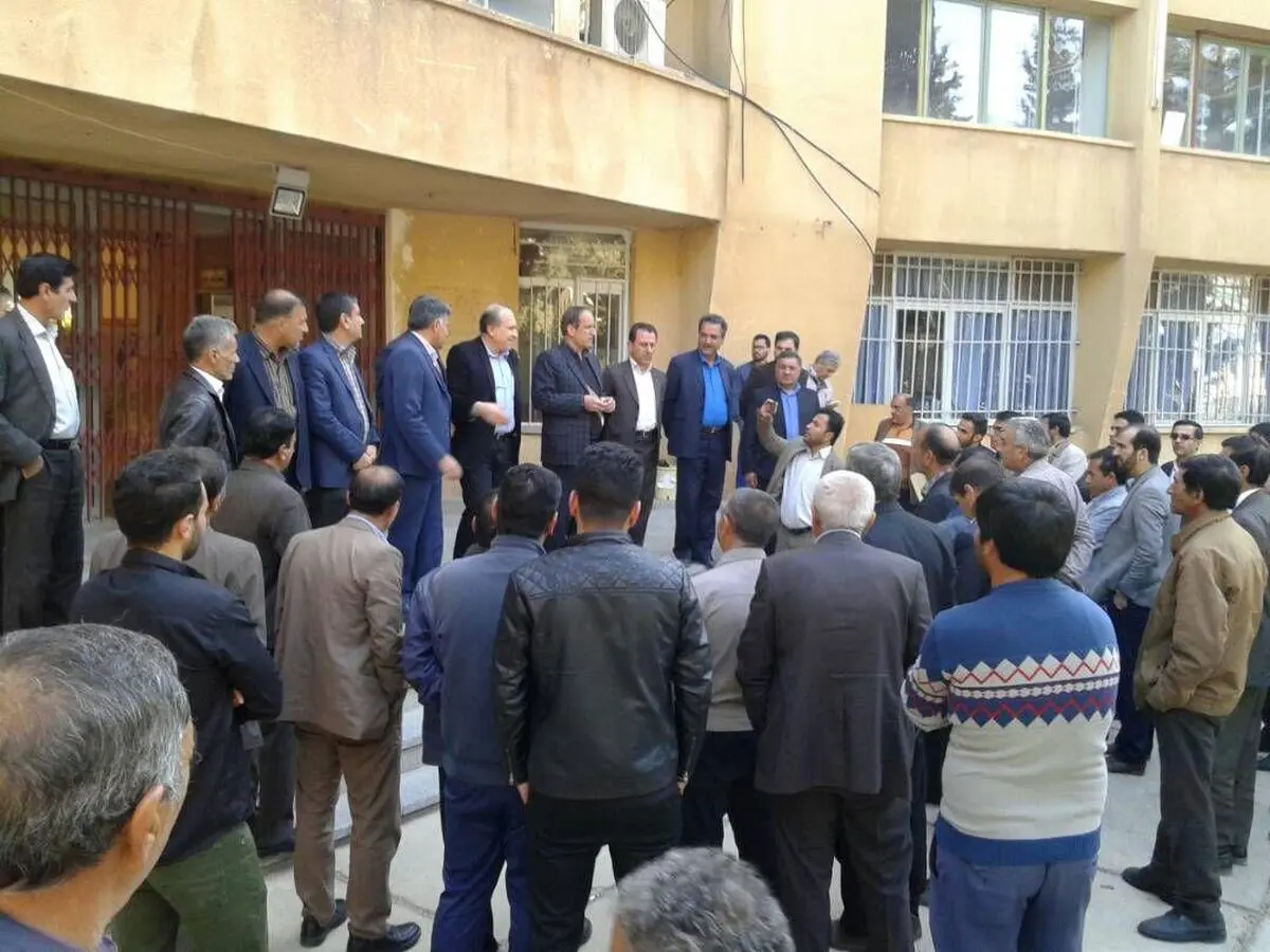 تحصن کارکنان جهاد کشاورزی کهگیلویه وبویر احمد به دلیل عدم دریافت مطالبات  