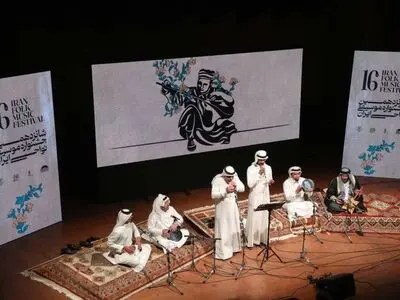 گزارش نخستین شب از جشنواره موسیقی نواحی ایران/ بزرگداشت یاد شهدای کرمان 
