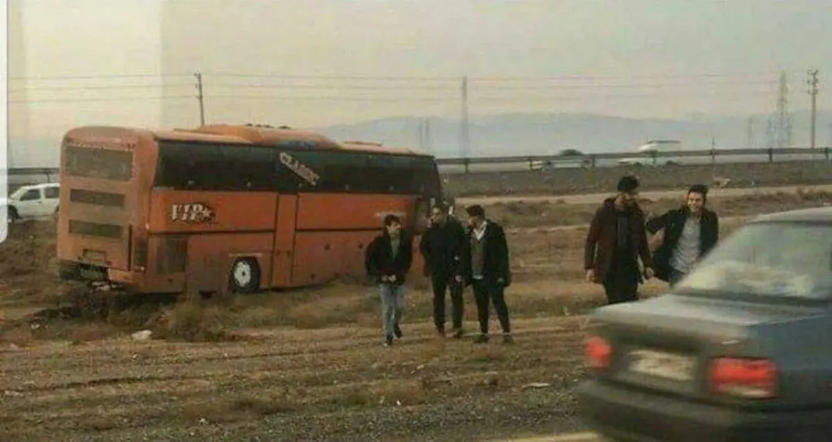 تکرار حادثه اتوبوس دانشجویان این بار در بوئین زهرا / مصدومیت دانشجوی دختر به دلیل سرعت بالای اتوبوس 