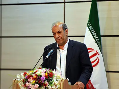 در ایام تعیین حداقل مزد اذهان جامعه کارگری را درگیر استیضاح وزیر کار کرده‌اند/چرا برخی نمایندگان به مشکلات  دامن می‌زنند؟