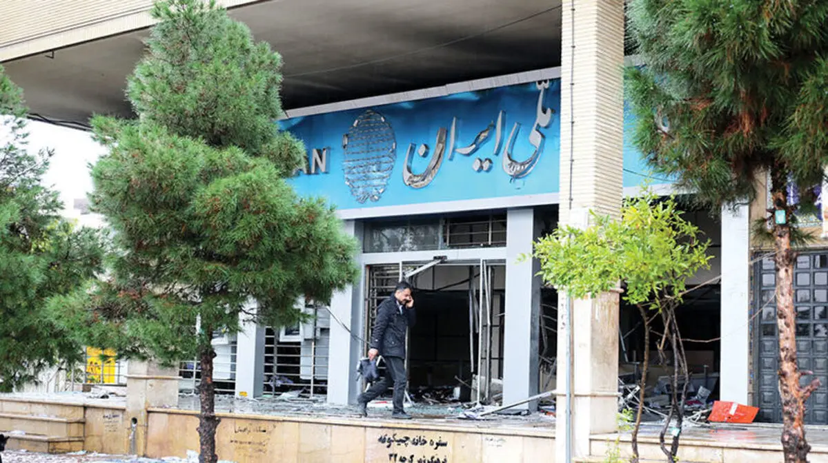 شهرداری در تکمیل و بازسازی فضاهای آسیب‌دیده از حوادث آبان‌ماه اقدام کند