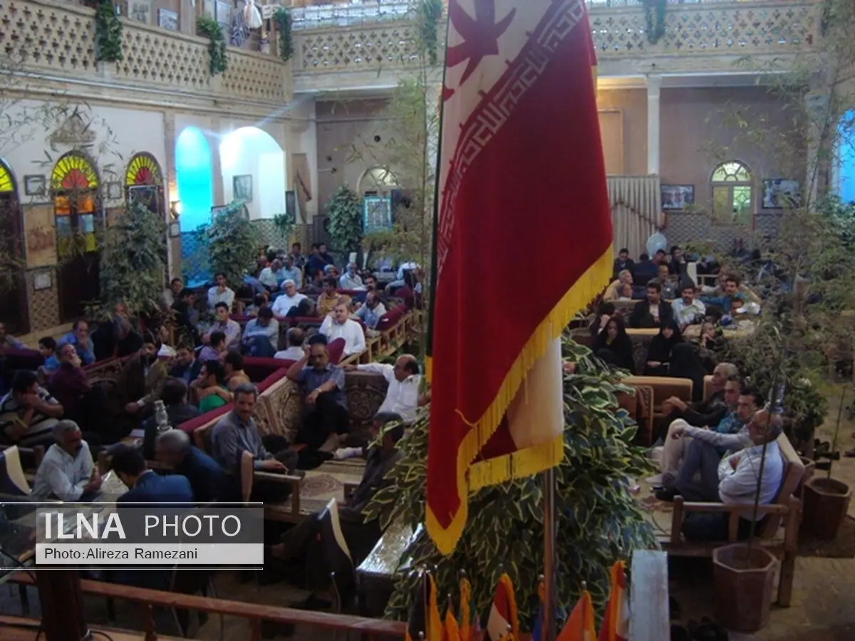 نشست اصحاب فرهنگ و هنر در خانه تاریخی عباسیان برگزار شد