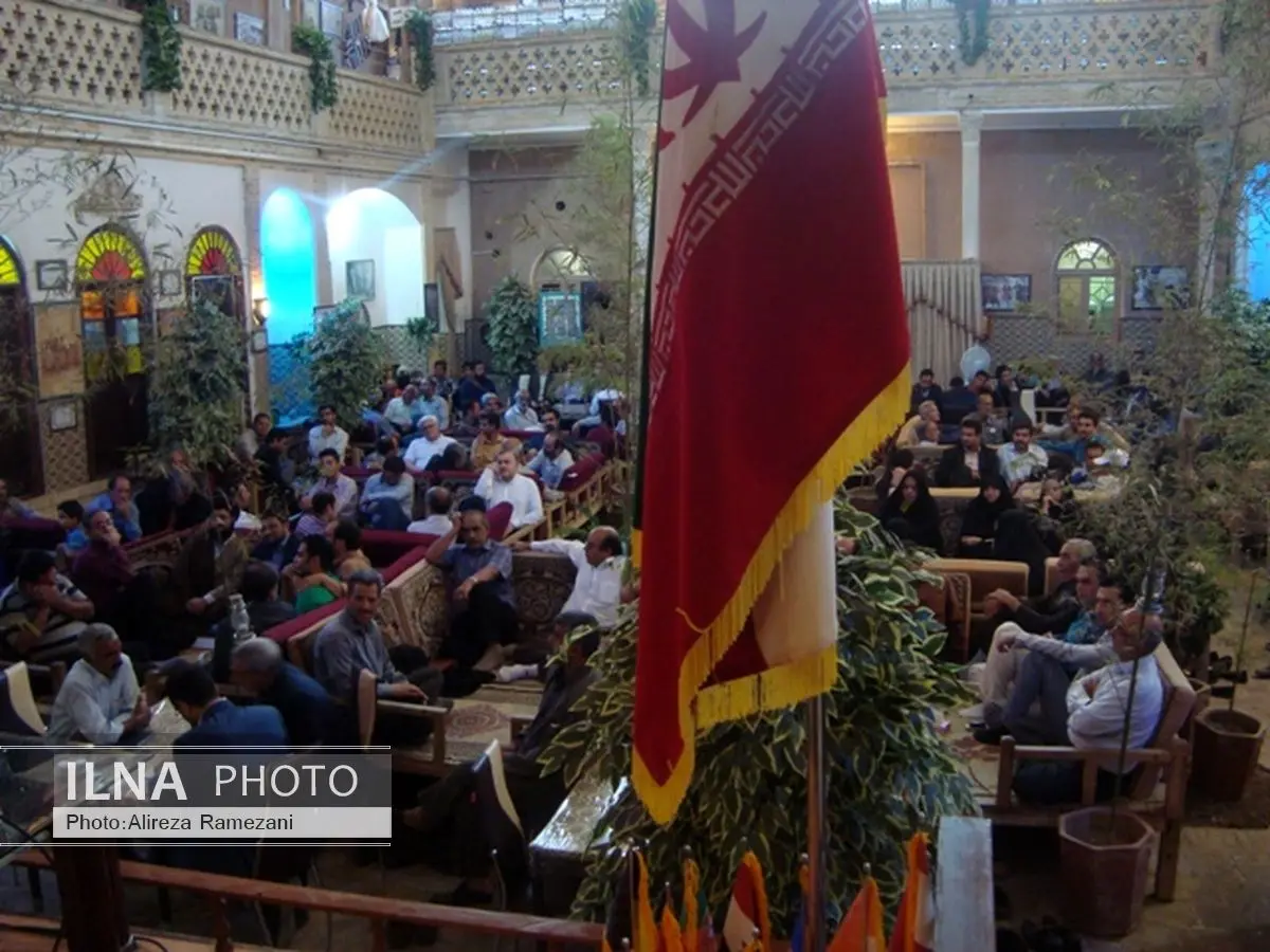 نشست اصحاب فرهنگ و هنر در خانه تاریخی عباسیان برگزار شد