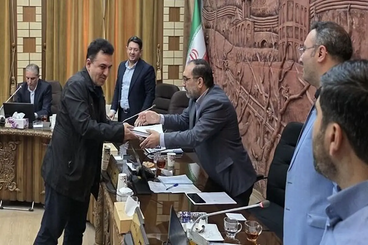 تفریغ بودجه شهرداری در سال ۱۴۰۳ توسط شهردار تبریز تقدیم شورای شهر شد