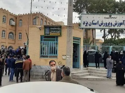 تجمع فرهنگیان و معلمان یزدی مقابل اداره کل آموزش و پرورش استان