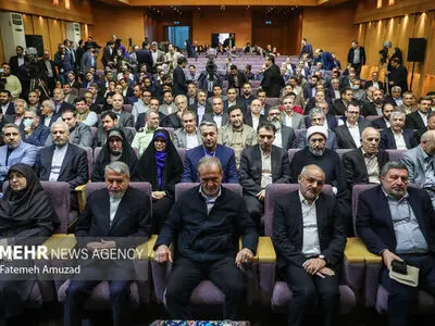 صنعت گردشگری نیاز به کمک دولت ندارد، موانع را از جلوی پای فعالان این صنعت بردارید