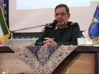 متحدث حرس الثورة الإسلامیة: نحن بانتظار حضور القوات الأمريكية في مضيق هرمز!