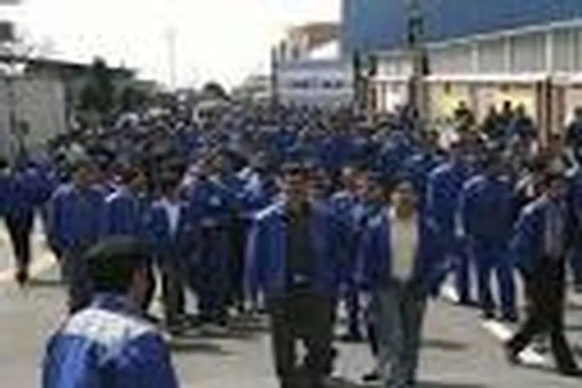 باید به حال ۲۵ هزار کارگر صنعت خودروسازی کشور فکری کرد