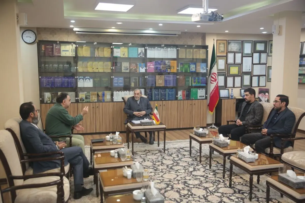 دبیر و مدیران جشنواره «لوتوس» با علی‌اکبر ولایتی دیدار کردند