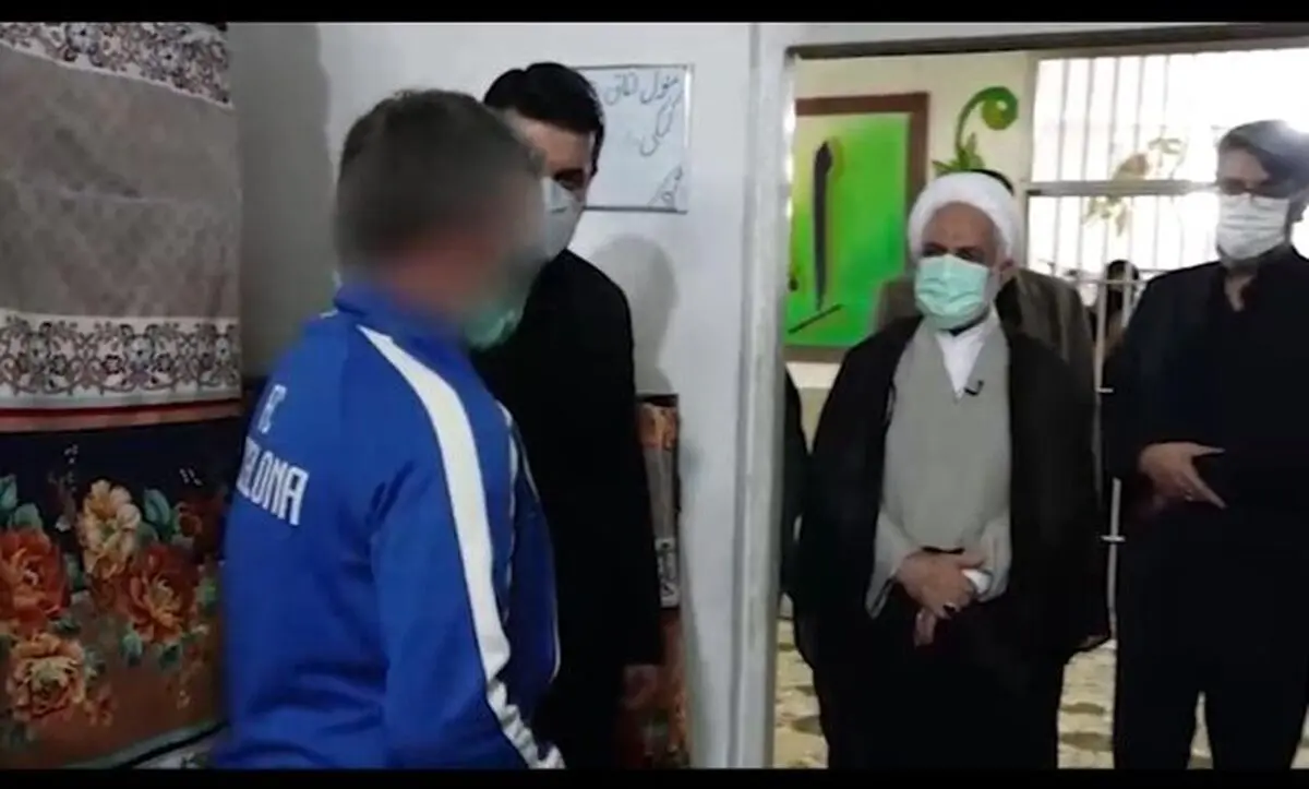 مددکاری که با درخواست مددجویان رئیس زندان شد