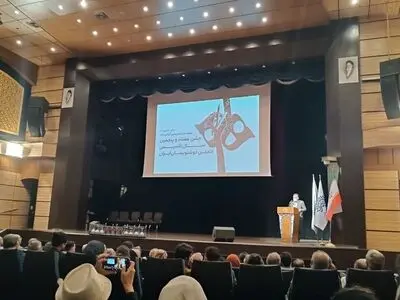 جشن هفتاد و پنجمین سال تاسیس انجمن خوشنویسان برگزار شد/ اعطای نشان افتخار و گواهینامه به اعضا