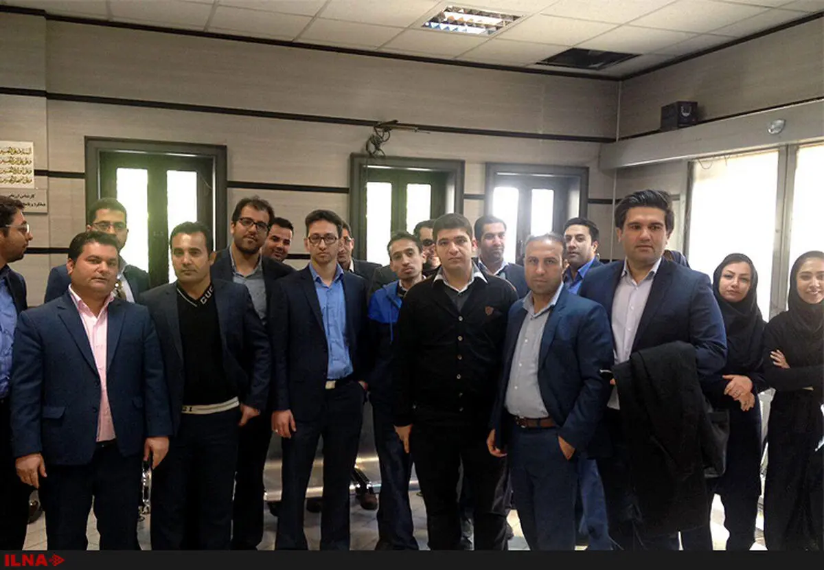کارکنان موسسه ثامن الحجج در استانداری  فارس تجمع کردند