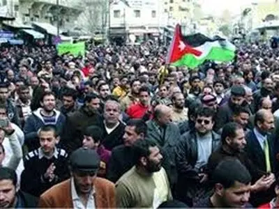 تظاهرات گسترده اردنی‌ها در اعتراض به مصوبه جدید  مالیاتی دولت