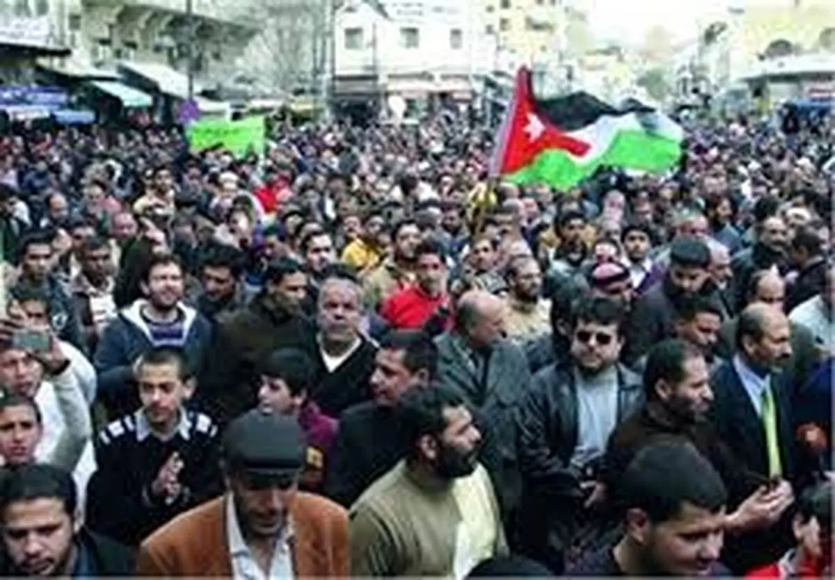 تظاهرات گسترده اردنی‌ها در اعتراض به مصوبه جدید  مالیاتی دولت