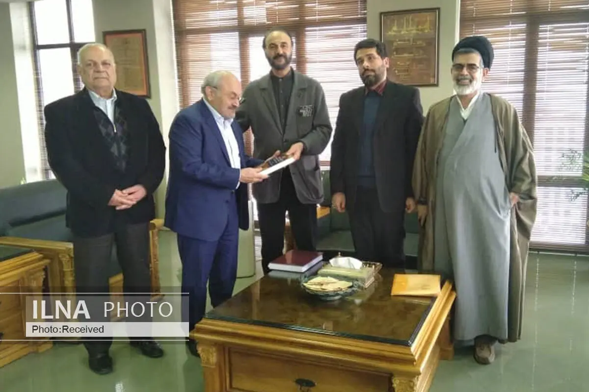 دوستی در اخلاق اسلامی و سیاست جهانی به دائره‌المعارف بزرگ اسلامی اهدا شد