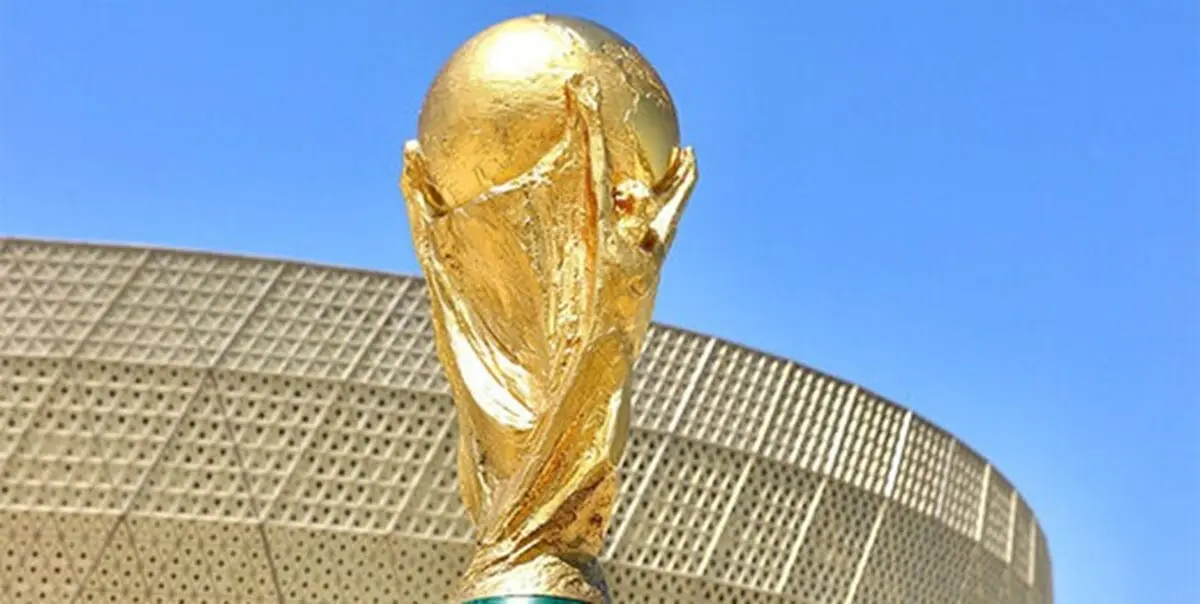  هواداران ولز با نمادهای غیرقانونی مقابل ایران
