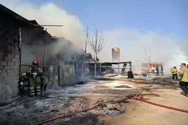 آتش‌سوزی گسترده یک گاراژ در بزرگراه آزادگان