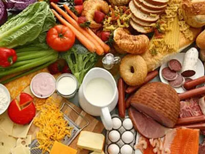 خوراکی‌های خوشمزه کم‌کالری برای لاغری + اینفوگرافیک