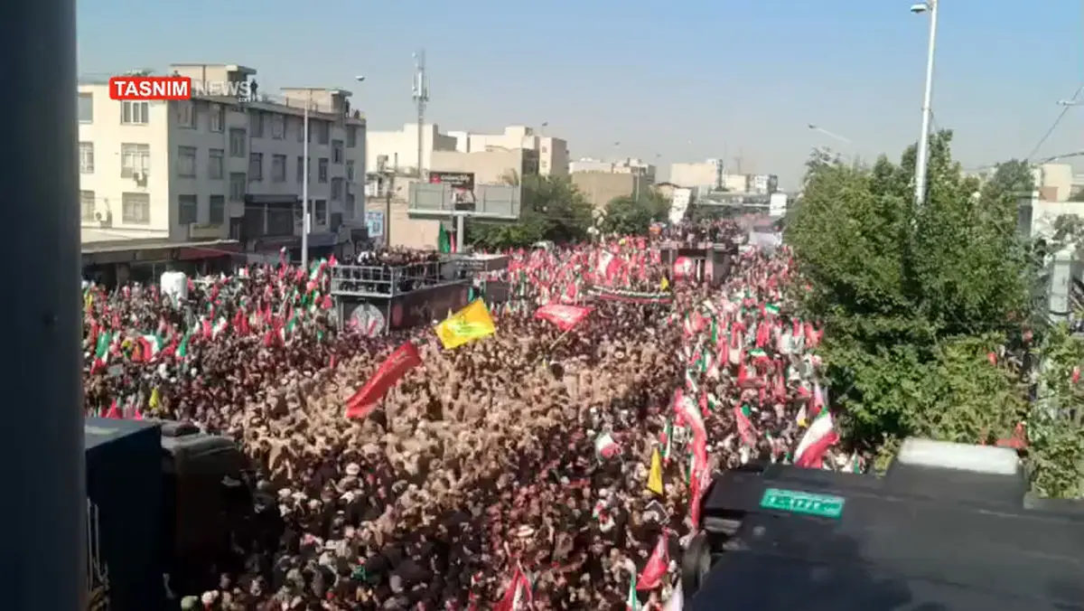 قاب‌های ماندگار و بی‌نظیر از تشییع امام شهید + فیلم