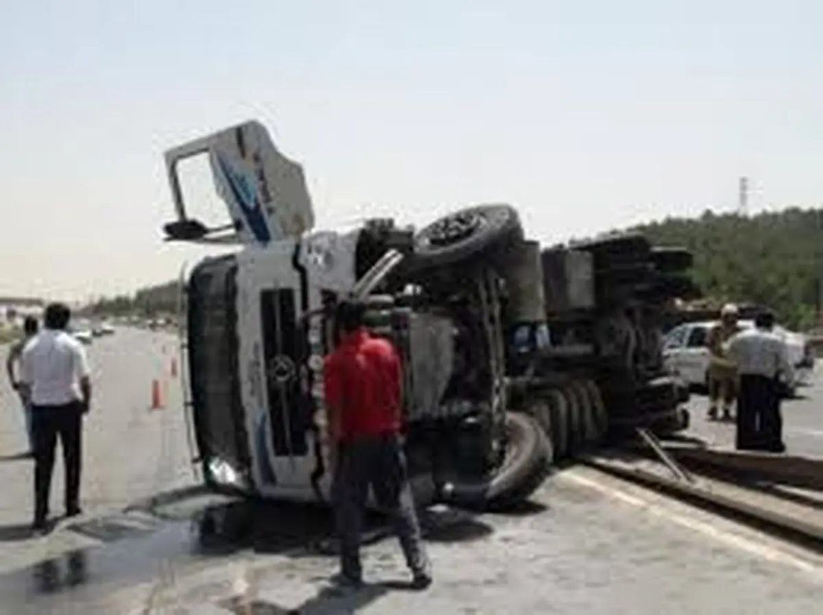 واژگونی خاور حامل گازوییل در اتوبان آزادگان